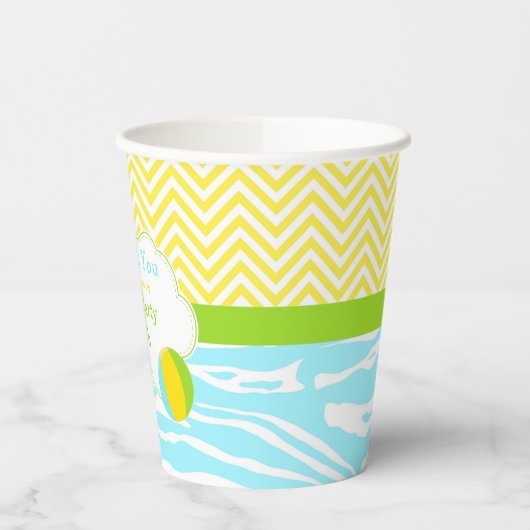 Brunette Hair Boy Pool Party Bash Papieren Bekers (Links)