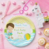 Brunette Hair Boy Pool Party Bash Papieren Bordje (Feest)