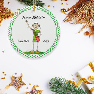 Brunette Junior Girl Scouting Green Crosshatch Keramisch Ornament