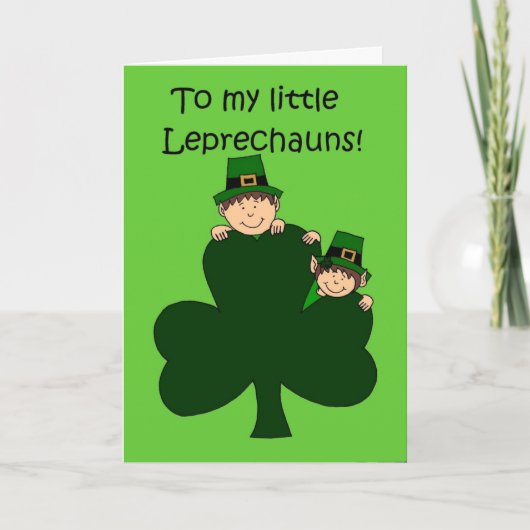 Brunette kinder met shamrock op groene kaart (Voorkant)