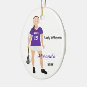 Brunette Lacrosse Player in het Paars en wit Keramisch Ornament (Links)