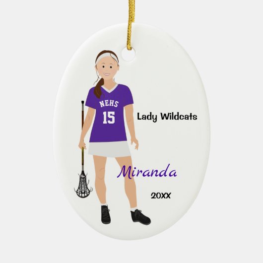 Brunette Lacrosse Player in het Paars en wit Keramisch Ornament (Voorkant)