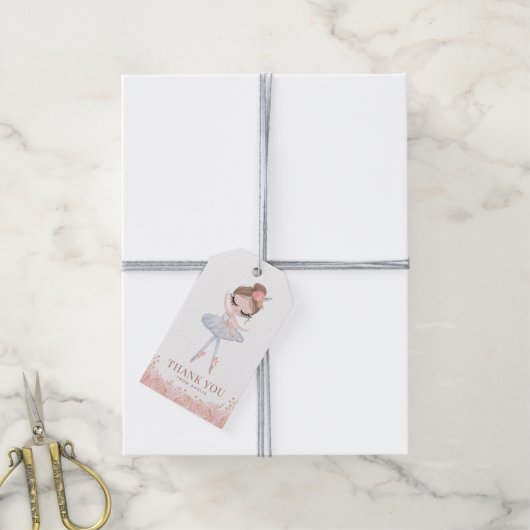 Brunette Meisje Ballerina in Witte Jurk Verjaardag Cadeaulabel (Met Touw)