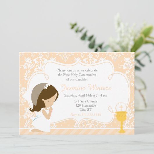 Brunette Meisje Eerste Communie Damask Uitnodiging (Staand voorkant)