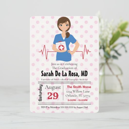 brunette meisje medische school Afstuderen uitnodi Kaart (Staand voorkant)