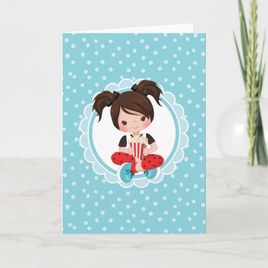 Brunette Movie Night Girl met Popcorn Kaart (Voorkant)