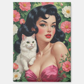 Brunette Pin-Up met Schattigee Witte Kat Magneet (Voorkant)