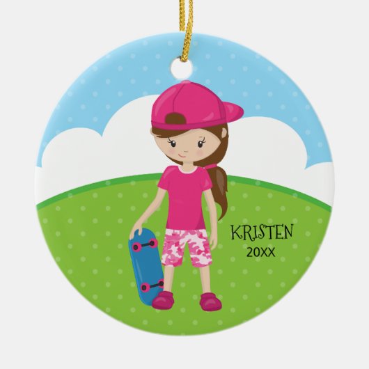 Brunette Skateboard Girl Persoonlijk kerstfeest Keramisch Ornament (Voorkant)