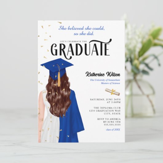 Brunette Vrouw Blauw Ze geloofde Afstuderen Kaart (Staand voorkant)