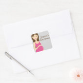 Brunette Zwangere Vrouw in Roze Baby shower Vierkante Sticker (Envelop)