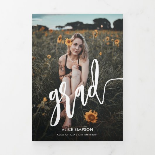 Brush Script Foto Afstuderen Drieluik Uitnodiging (Cover)