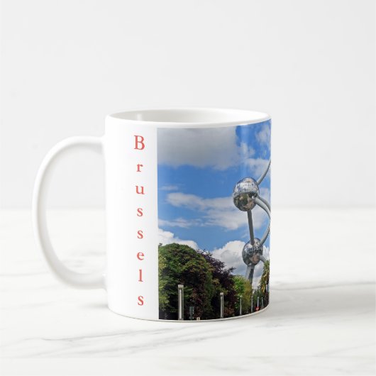 Brussel. atomium. koffiemok (Links)