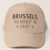 Brussels Latitude Longitude Trucker Pet (Voorkant)