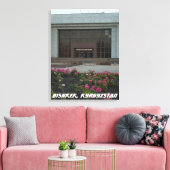 Brutalistisch Museum, Bisjkek, Kirgizië (Frunze) Canvas Afdruk (Insitu (Woonkamer))