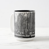 Bryant Park Mok (Voorkant links)