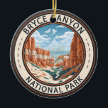 Bryce Canyon National Park Trail Illustratie Kunst Keramisch Ornament<br><div class="desc">Bryce Canyon vectorkunstwerk ontwerp. Het park is een spuitreservaat in het zuiden van Utah,  bekend om gekruiste hadots,  die spinvormige rotsformaties zijn.</div>