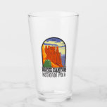 Bryce Canyon National Park Utah Vintage Glas<br><div class="desc">Bryce Canyon vectorkunstwerk ontwerp. Het park is een spuitreservaat in het zuiden van Utah,  bekend om gekruiste hadots,  die spinvormige rotsformaties zijn.</div>