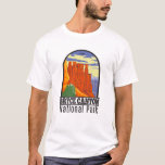 Bryce Canyon National Park Utah Vintage T-shirt<br><div class="desc">Bryce Canyon vectorkunstwerk ontwerp. Het park is een spuitreservaat in het zuiden van Utah,  bekend om gekruiste hadots,  die spinvormige rotsformaties zijn.</div>