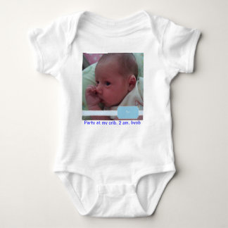 Bryce party in wieg organic creeper t-shirt