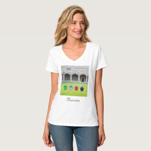 Bryn Mawr-lantaarns in Cloisters T-shirt (Voorkant volledig)