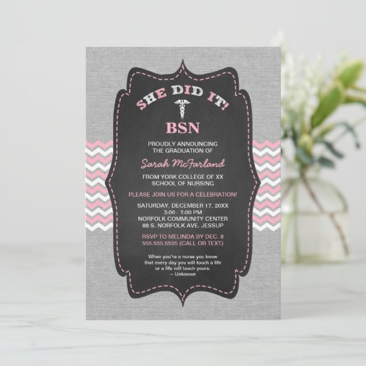 BSN Nurse afstuderen nodigt uit, ROZE grijs krijtb Kaart (Staand voorkant)