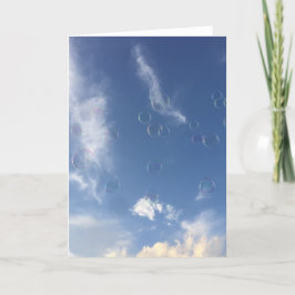 Bubbels op een blanco kaart van de zomerdag