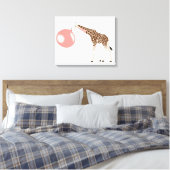 Bubble Gum Giraffe die een bubbel blaast Canvas Afdruk (Insitu (Slaapkamer))