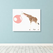 Bubble Gum Giraffe die een bubbel blaast Canvas Afdruk (Insitu (Houten vloer))