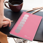 Bubblegum Pink Pickleball Personal Weekly Planner<br><div class="desc">Schone,  eenvoudige persoonlijke pickleball stationery jaarplanner met een grote verticale gradiënt pickleball bal grafische en minimalistische typografie tekstgebieden met een persoonlijk jaar en naam. Jaarplanner (12 maanden) met open maandelijkse overzichten en wekelijkse planningsbladen. Contacteer ons voor hulp bij personalisatie.</div>