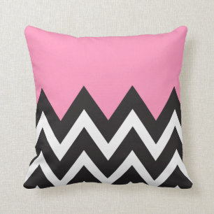 Bubblegum Roze met zwarte en witte Chevron Kussen