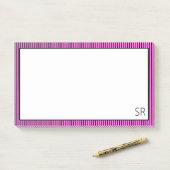 Bubblegum Roze Zwart Gestreepte Rand | Monogram Post-it® Notes (Op bureau)