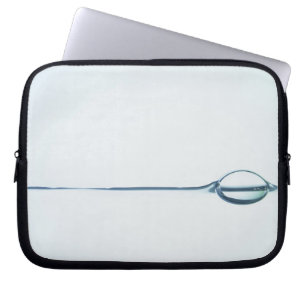Bubels op het wateroppervlak laptop sleeve