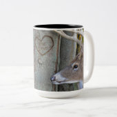 buck en doe met hart op boom tweekleurige koffiemok (Voorkant rechts)