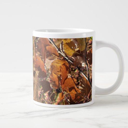 Buck in Herfst Camo White Tail Deer Grote Koffiekop (Rechts)
