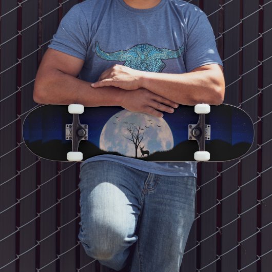 Buck met groot rek tegen volle maan persoonlijk skateboard (Buiten 3)
