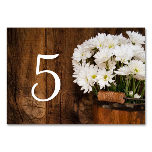 Bucket en White Daisies Barn Wedding Table Number Kaart (Voorkant)