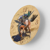 Bucking Bareback Bronco en Rodeo Cowboy Clock Ronde Klok (Hoek)