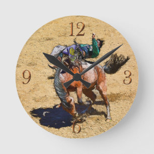 Bucking Bareback Bronco en Rodeo Cowboy Clock Ronde Klok