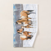 Buckskin Paint Horses in sneeuw Bad Handdoek (Handdoek)