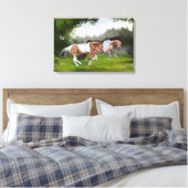Buckskin Tobiano Paint Horses Canvas Afdruk (Insitu (Slaapkamer))