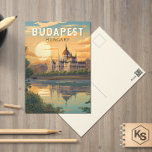 Budapest Hongarije Travel Art Vintage Briefkaart<br><div class="desc">Budapest retro vector reisontwerp in een embleemstijl. Boedapest,  de hoofdstad van Hongarije,  wordt doorsneden door de Donau. De 19e-eeuwse Kettingbrug verbindt de heuvelachtige wijk Buda met plat Pest.</div>