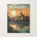 Budapest Hongarije Travel Art Vintage Legpuzzel<br><div class="desc">Budapest retro vector reisontwerp in een embleemstijl. Boedapest,  de hoofdstad van Hongarije,  wordt doorsneden door de Donau. De 19e-eeuwse Kettingbrug verbindt de heuvelachtige wijk Buda met plat Pest.</div>