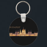 Budapest Travel Souvenir Sleutelhanger<br><div class="desc">Het gebouw van het Hongaarse parlement is waarschijnlijk de meest herkenbare mijlpaal in de hoofdstad Boedapest. Deze reissouvenir kenmerkt deze opmerkelijke architectuur die 's nachts verlicht werd. Het perfecte cadeau voor jou of iemand anders om een reis naar deze ongelooflijke stad te markeren. Deze sleutelhanger is volledig aanpasbaar en geweldig!...</div>
