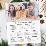 Budget 2025 Aangepaste Foto 12 Maand Kalender Kaar<br><div class="desc">2025 Jaarlijkse kalender Fotokaarten - Stuur Nieuwjaarsgroeten of neem in uw kerstkaarten deze fotokalenderkaarten op, deze zijn perfect als kerst- en nieuwjaarskaarten voor familie en vrienden. Perfect om speciale familiedata, verjaardagen, verjaardagen en reünies te markeren of te omcirkelen. Personaliseer deze volledige jaar fotokalenderkaarten met uw favoriete familieportret en familienaam (houd...</div>