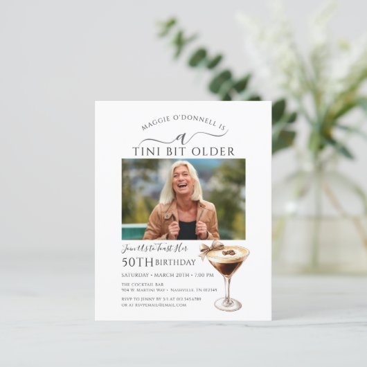 BUDGET 50e verjaardag Foto Espresso Martini Uitnod (Staand voorkant)
