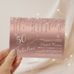 Budget 50th Birthday Glitter Roos Gold Invitation<br><div class="desc">Elegante, chique en budgetvriendelijke 50e verjaardagsfeestuitnodiging met "50 & Fabulous" geschreven in stijlvol wit script tegen een rozen gouden achtergrond, met rozen gouden faux glitter druppelend naar beneden. U kunt uw naam en de partijgegevens personaliseren. Dit budget halfglanspapier is vergelijkbaar in gewicht met fotopapier. Een grotere 5x7 traditionele kaart voorraad...</div>