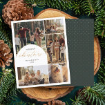 Budget 5 Foto Collage Arch Vrolijk Kerstfeest Foto<br><div class="desc">Deel de vreugde van het seizoen met onze budget Photo Christmas Kaart. Met een prachtige 5-foto collage met een elegante boogoverlay op de linkerbovenfoto, versierd met de woorden "Merry Christmas" in faux gouden folie script kalligrafie. Personaliseer het met uw familienaam en jaar in minimalistische typografie. Draai het om om een...</div>