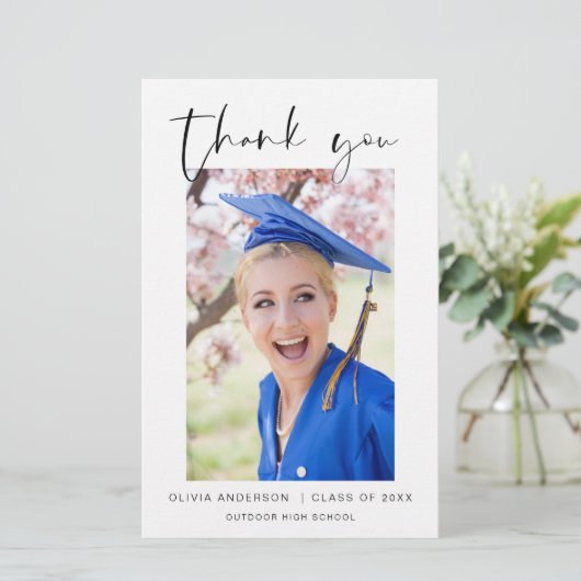 Budget Afstuderen foto minimalistisch bedankkaarte (Staand voorkant)