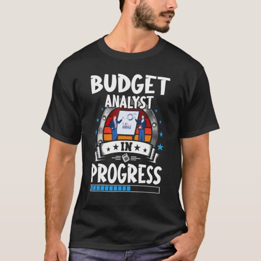 Budget Analyst In Progress Trainee Student T-shirt (Voorkant)