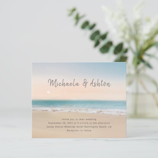 Budget Beach Destination Wedding Invitation (Staand voorkant)